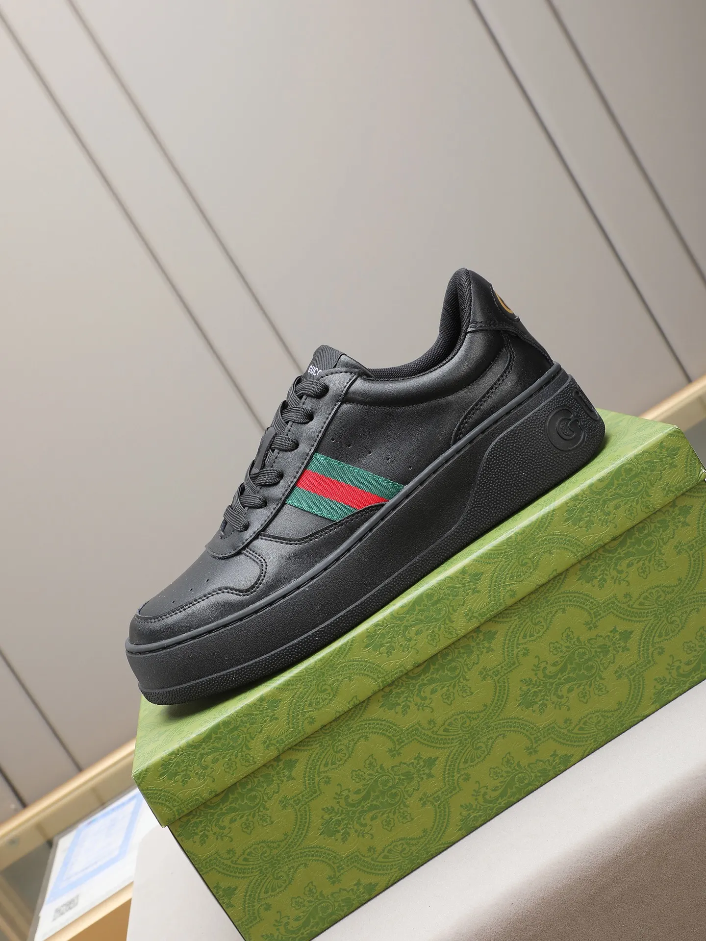 PP420 new men's shoes GUCCI fashion trend, made of first-layer calfskin➕breathable mesh lining! The foot feels super comfortable and the workmanship is impeccable. The original ultra-light outsole, size: 38-44 (45 customized), 5 colors to choose from!